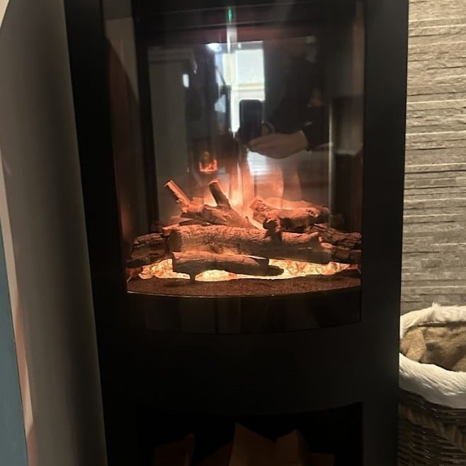 Evonics Halden Electric Stove with Log